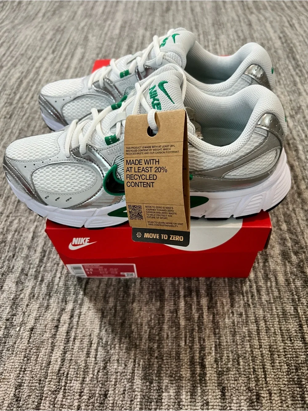 Nike V5 Rnr White Malachite Size 9.5 Men’s / 11 Women’s